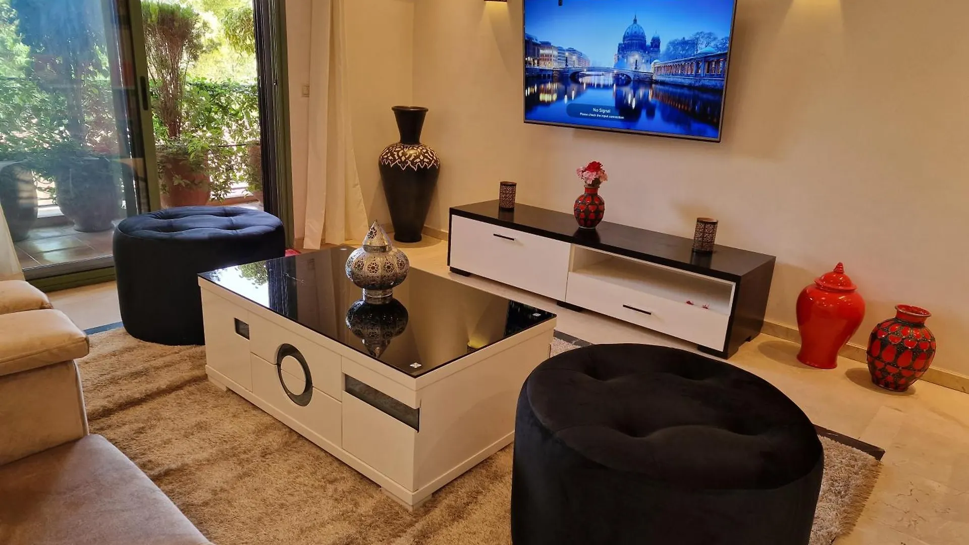 Deluxe Apartment In The Center Of City location